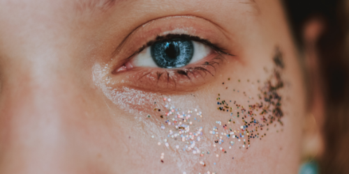 GLITTER: da piccoli puntini luminosi sul viso a grandi speranze.