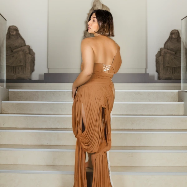 alarediluanacotena-alare-abito-messaggio-moda-umana